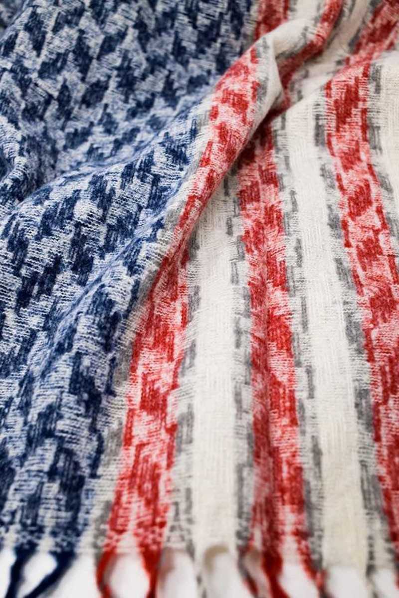 Q2 - Bufanda Americana Estilo Pata De Gallo En Blanco, Rojo Y Azul - Bufandas, fulares y pañuelos - Q2