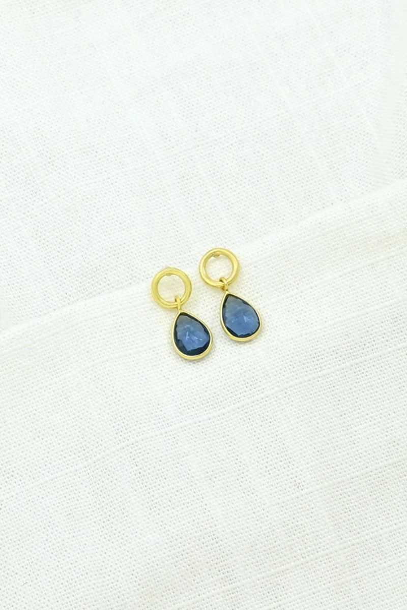 Schmuckoo - Pendientes Circle Post De Plata Chapada En Oro 925 - Iolita Azul - Joyeria - Schmuckoo