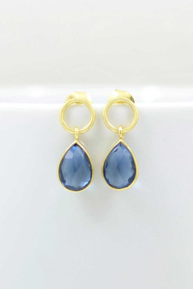 Schmuckoo - Pendientes Circle Post De Plata Chapada En Oro 925 - Iolita Azul - Joyeria - Schmuckoo